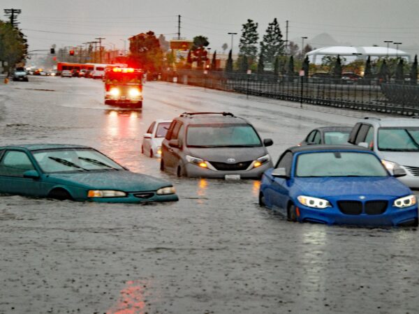 Como Identificar um Carro Usado com Histórico de Acidentes ou Enchentes: Um Guia para Proprietários de Lojas de Veículos